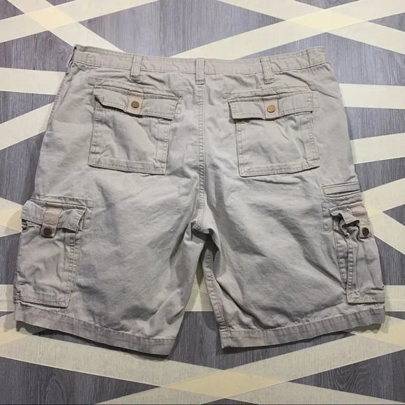 Eddie Bauer Khaki Cargo Shorts 🌞 - Picture 3 of 4